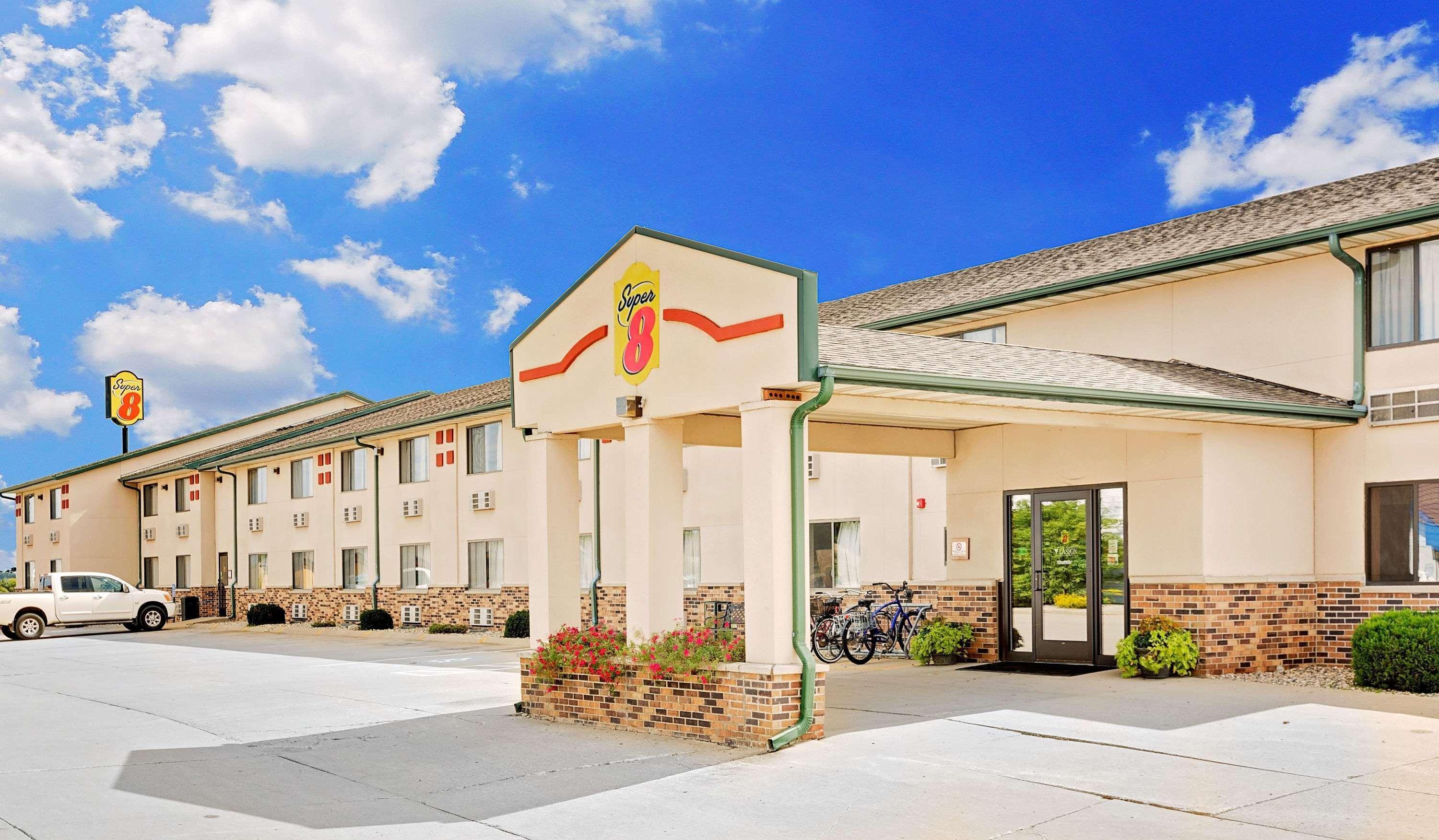 Super 8 By Wyndham St. James Saint James Exterior foto